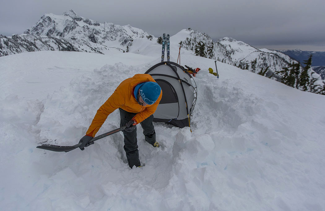 The North Face Mountain 25 (shoveling)